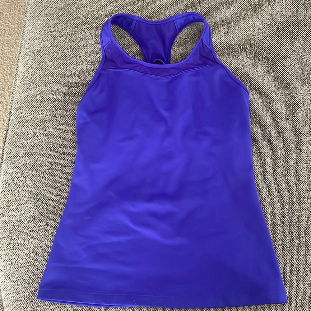 Athleta racerback spiral support tank size XS. Has inserts for pads.